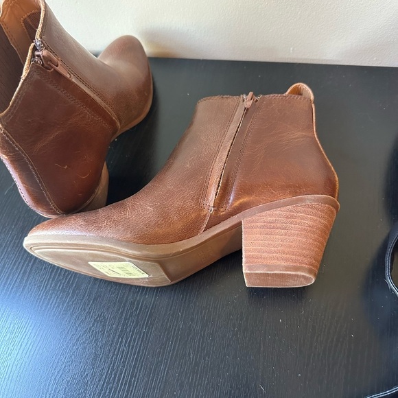 Frye Chelsea ankle boot in brown leather - Picture 5 of 8